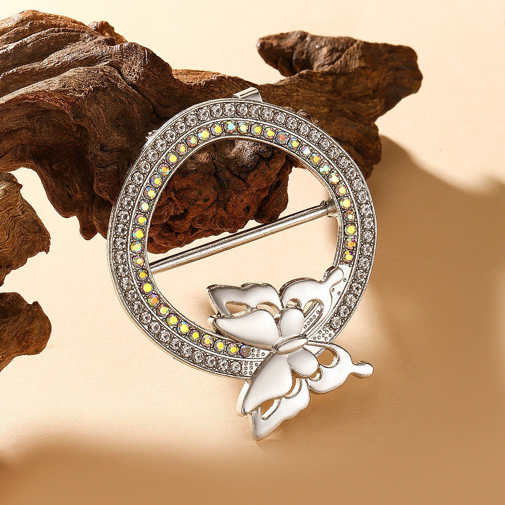 cinching High-end Brooches