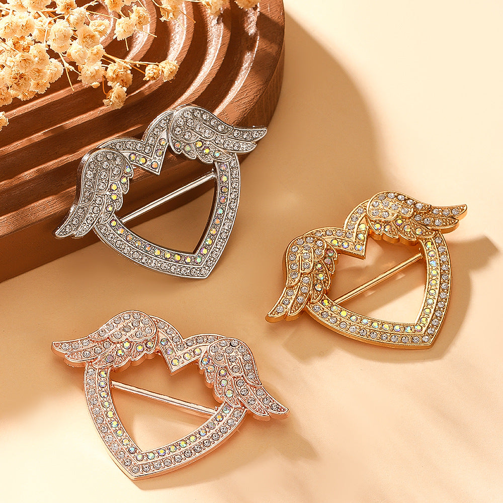 cinching High-end Brooches