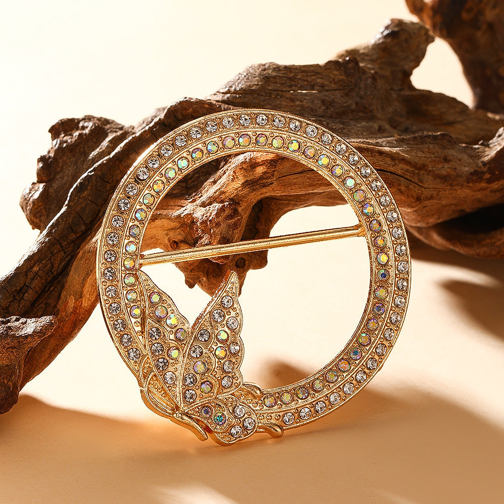 cinching High-end Brooches