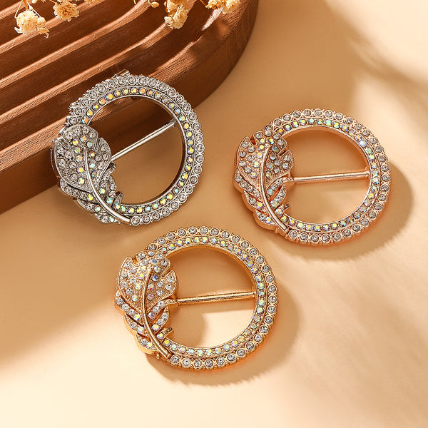 cinching High-end Brooches