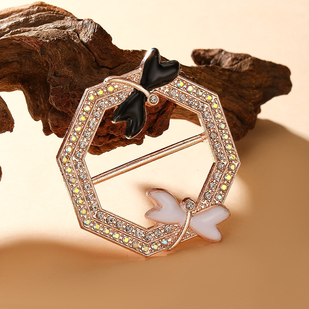 cinching High-end Brooches