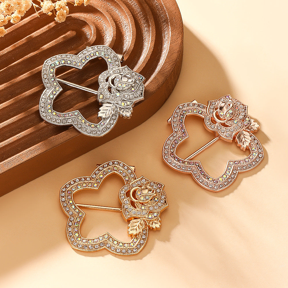 cinching High-end Brooches