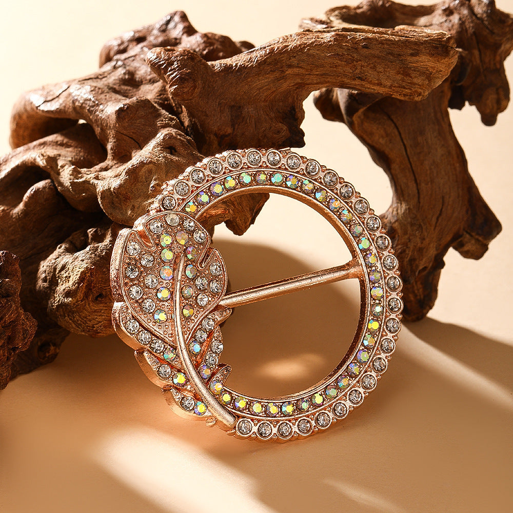 cinching High-end Brooches