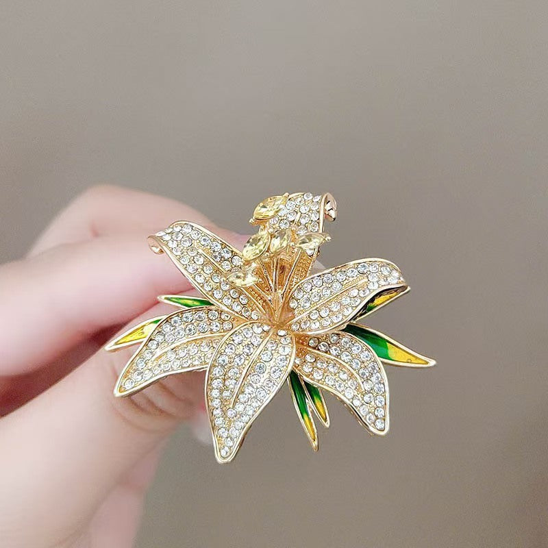 Lily Broochcollar Pin