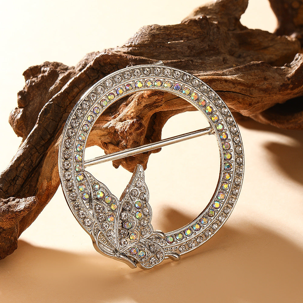 cinching High-end Brooches