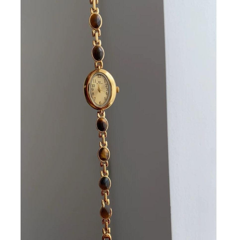 Creative Vintage-style Fashion Watch