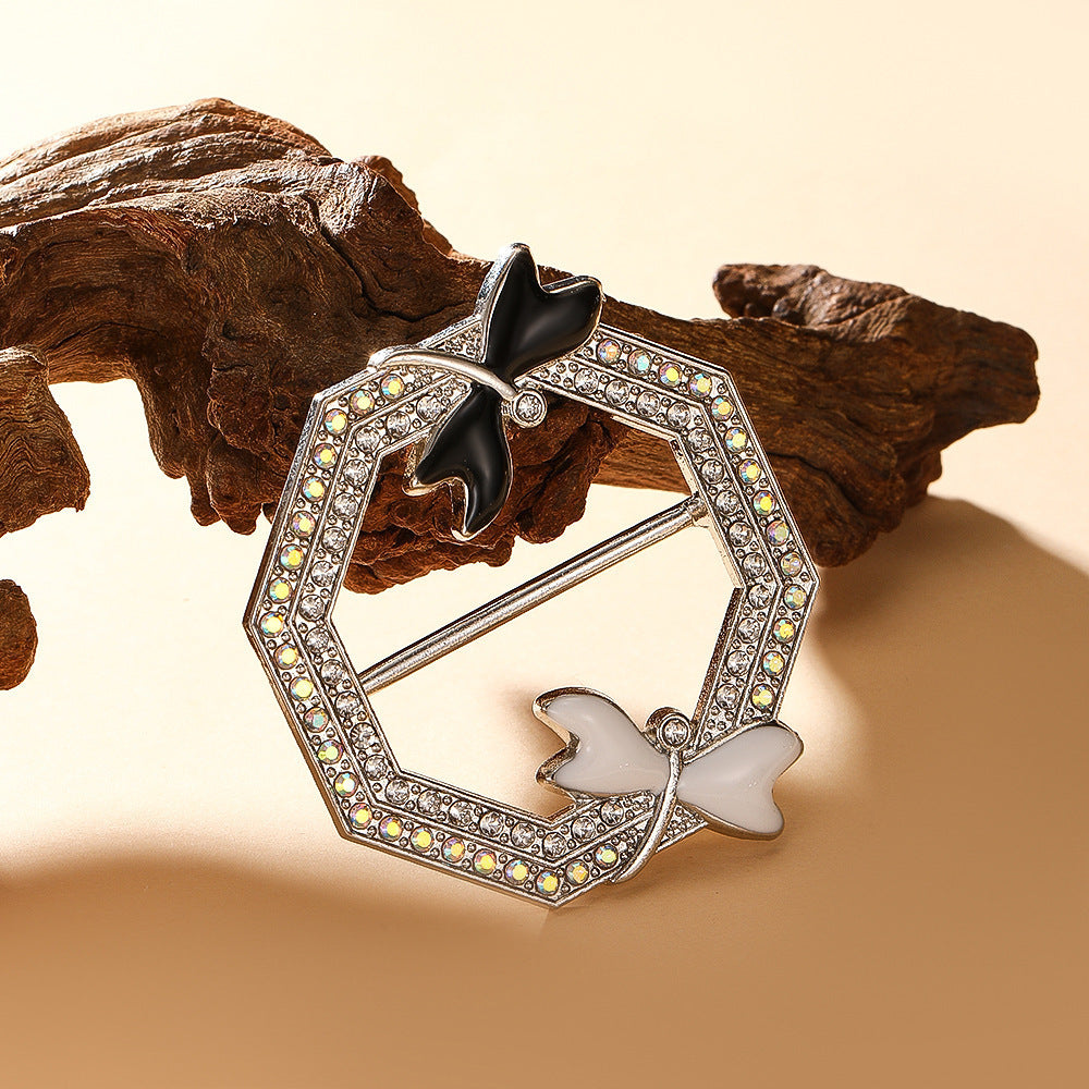 cinching High-end Brooches