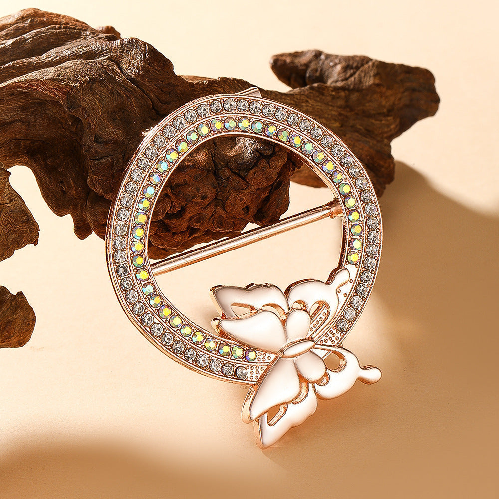 cinching High-end Brooches