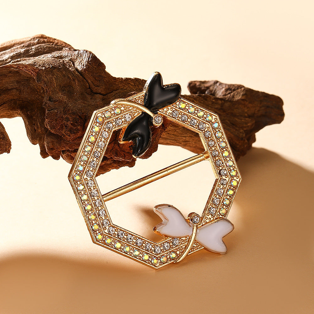 cinching High-end Brooches