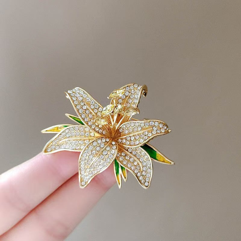Lily Broochcollar Pin