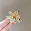 Lily Broochcollar Pin