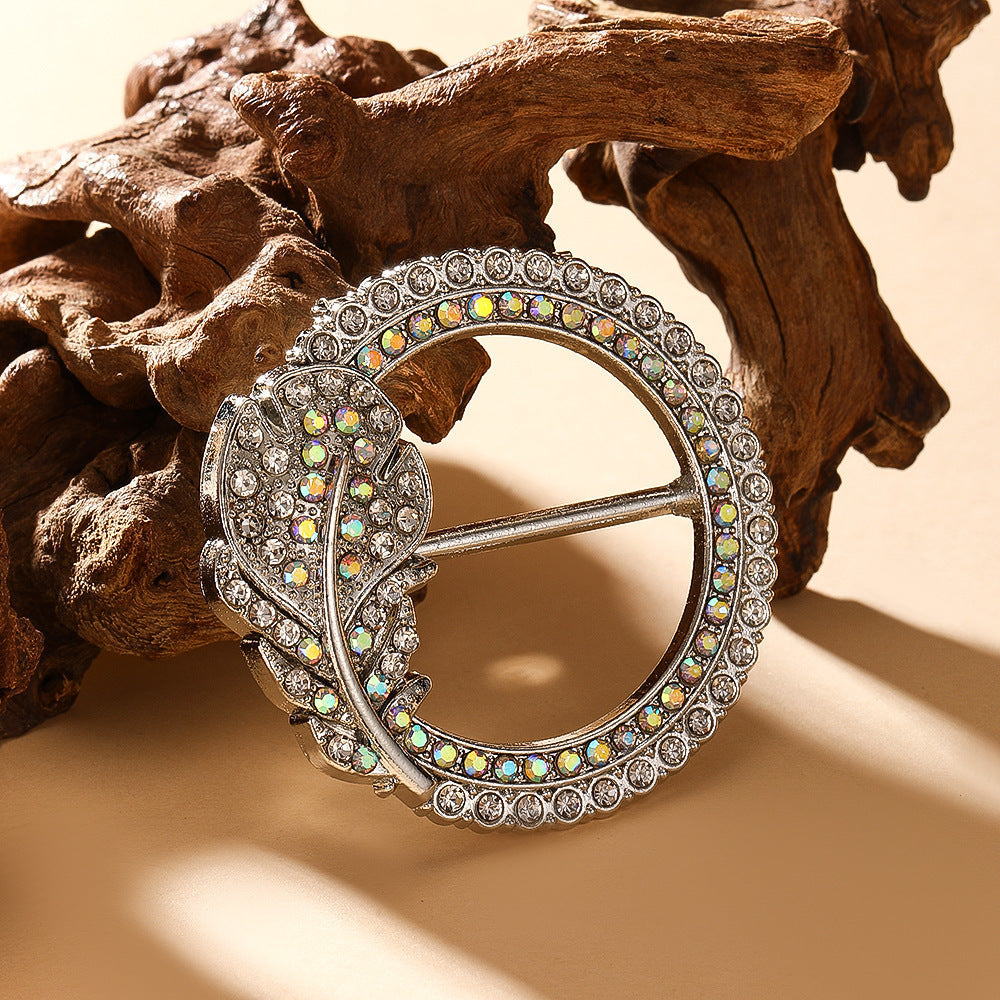 cinching High-end Brooches