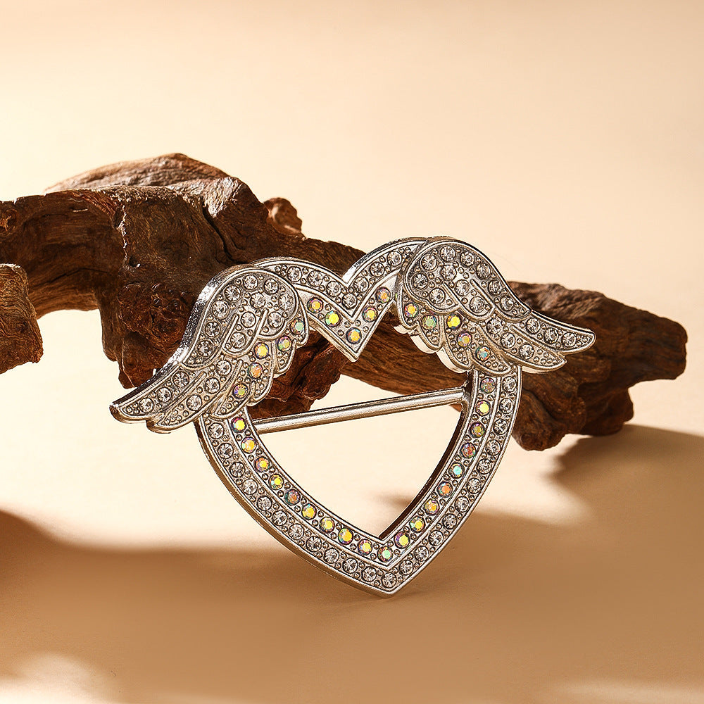 cinching High-end Brooches