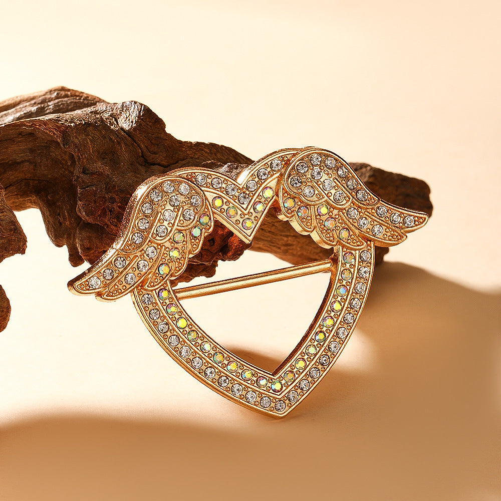 cinching High-end Brooches